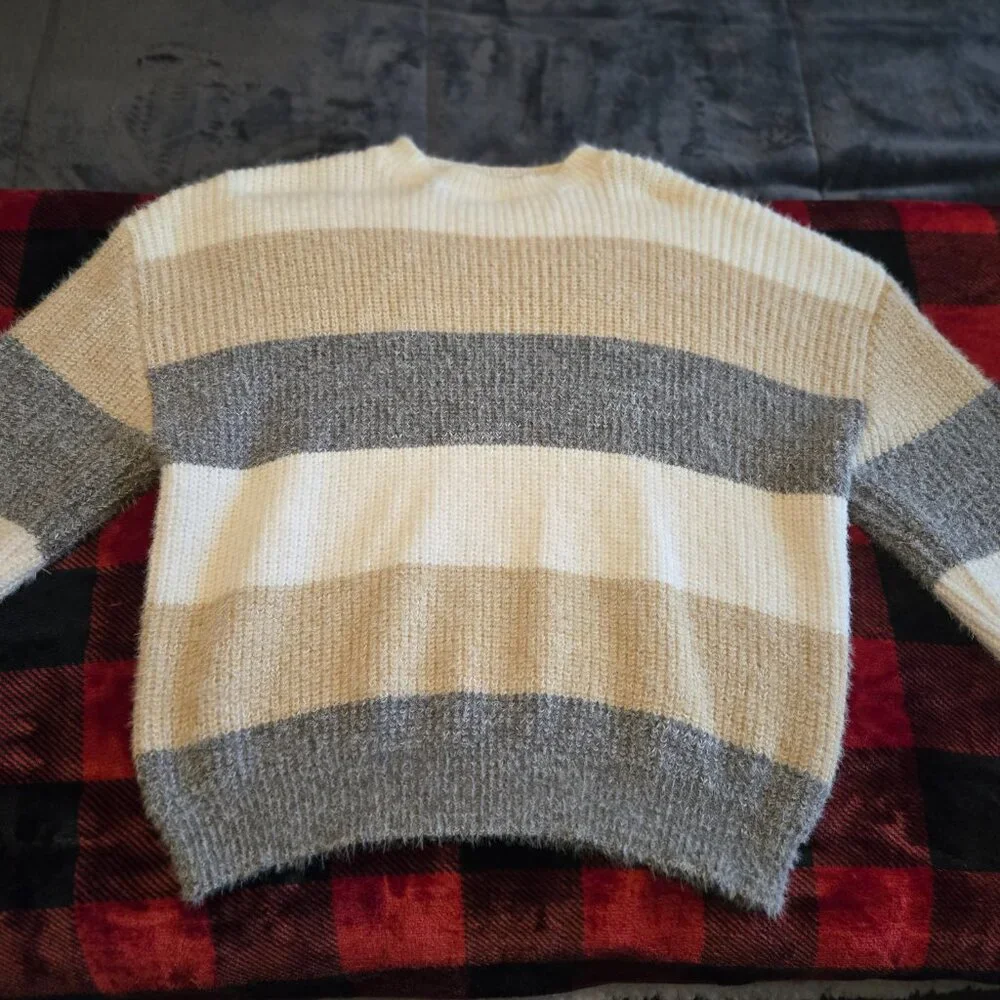 Sweater - Picture 5 of 5